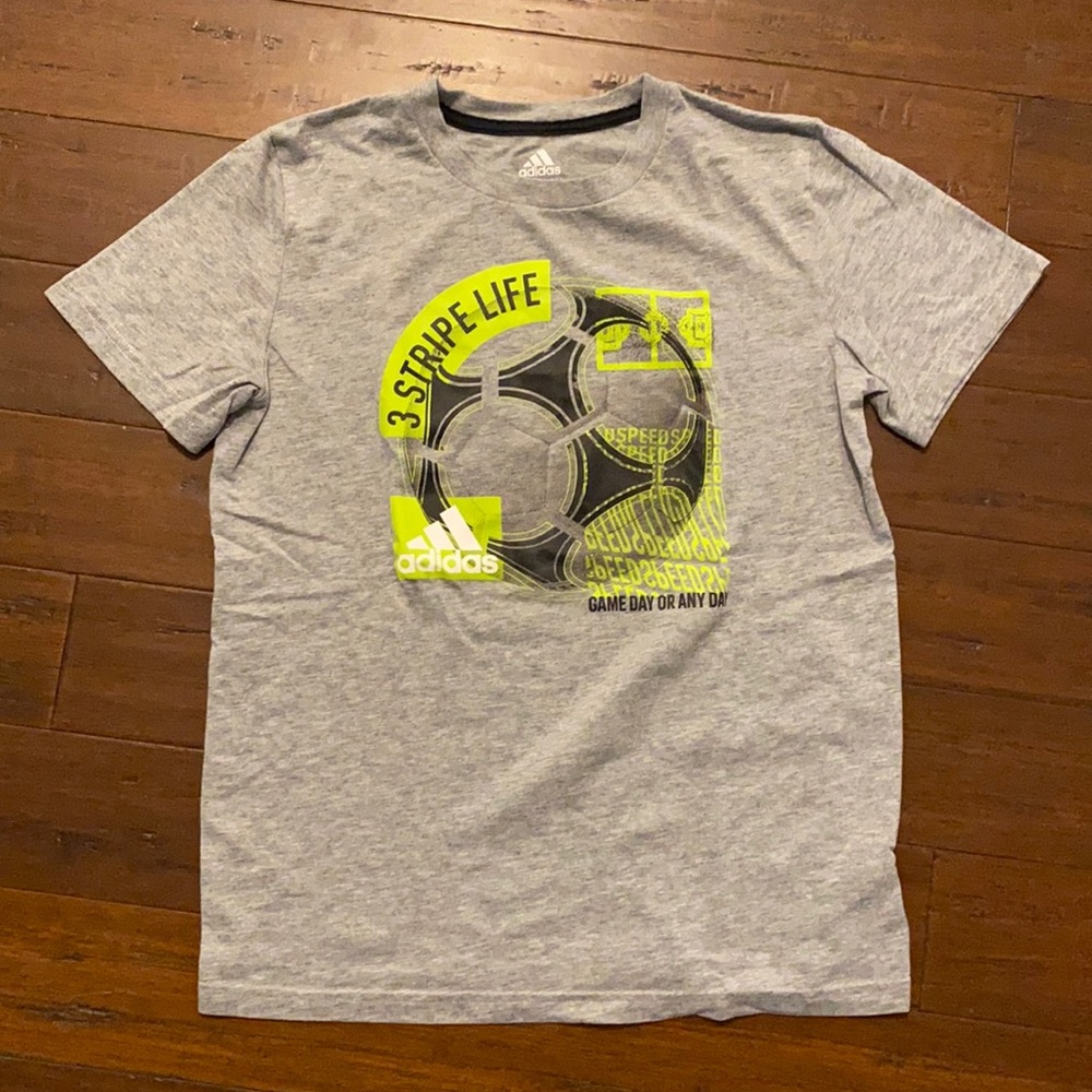 Adidas boys soccer tee Size M (10/12)